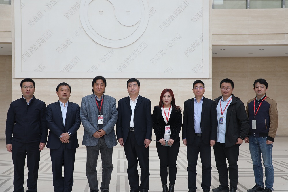 武汉市蔡甸区区长郝胜勇莅临明博网页参观调研